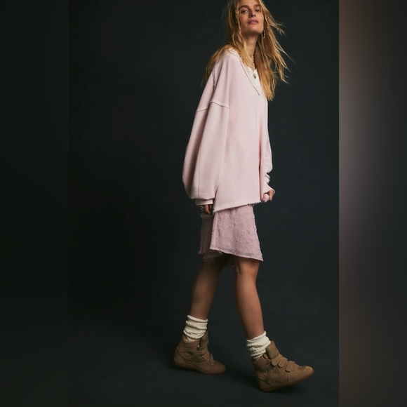 NWOT We The Free Venice V-Neck Sweatshirt In Lilac Bloom (Light Pink) - Picture 3 of 4